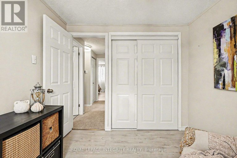 29296449/61-2003-falkirk-crescent/blackburn-hamlet-south/ottawa/ontario/K1B4Y8_22