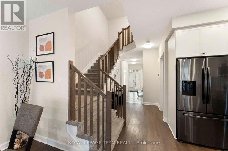 28414492/325-cosanti-drive/remainder-of-stittsville-area/ottawa/ontario/K2S2W6_4