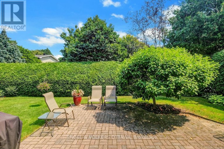 28906632/15-dickson-street/bruce-farmgraham-parkqualicumbellands/ottawa/ontario/K2H7H6_45