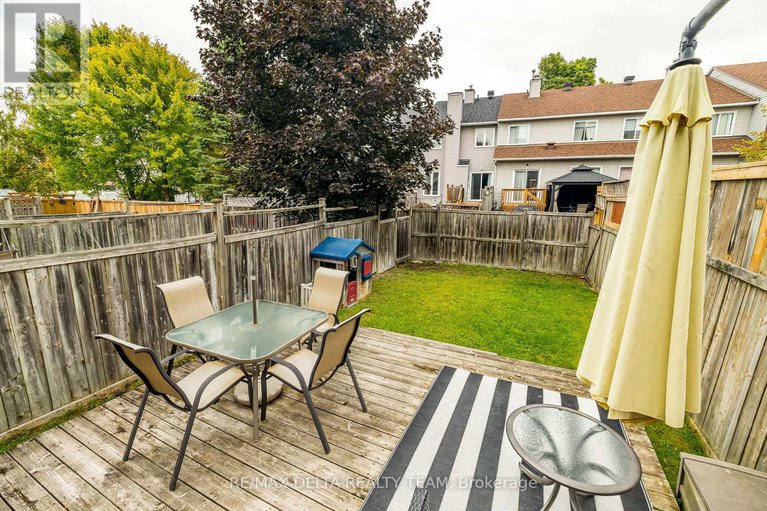 28905384/1540-briarfield-crescent/fallingbrookridgemount/ottawa/ontario/K4A1Z9_24