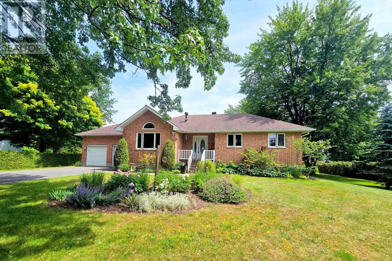 28192939/15206-colonial-drive/south-stormont-osnabruck-twp/south-stormont/ontario/K0C1M0_1