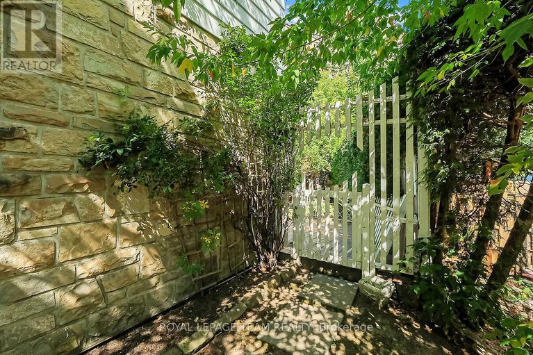 28850677/123-ivy-crescent/new-edinburgh/ottawa/ontario/K1M1Y1_50