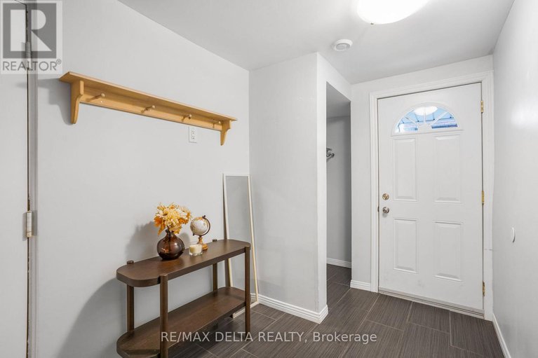 28534404/8-2296-orient-park-drive/blackburn-hamlet-south/ottawa/ontario/K1B4N6_4