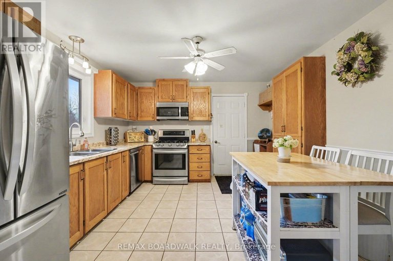 29618206/684-county-road-44-road-s/north-grenville-twp-kemptville-south/north-grenville/ontario/K0G1J0_9