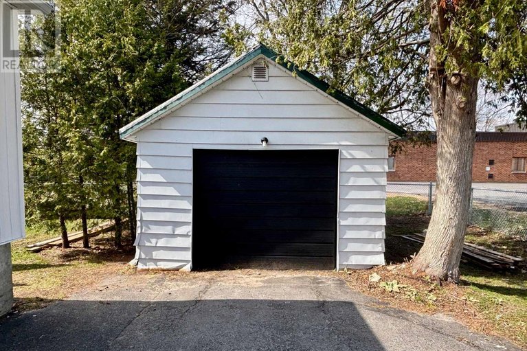 29639881/19-alexander-street-w/maxville/north-glengarry/ontario/K0C1T0_26