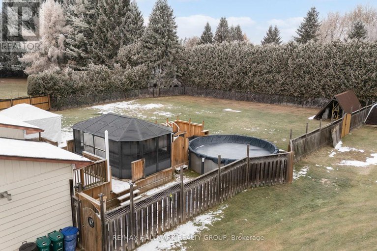 29137387/1050-barnett-drive/cumberland-village/ottawa/ontario/K4C1C7_27