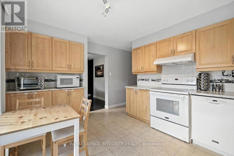 28632317/1097-moselle-crescent/convent-glen/ottawa/ontario/K1C2S8_14