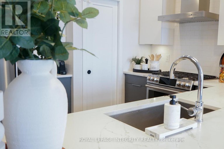 29374175/53-canvasback-ridge/riverside-southgloucester-glen/ottawa/ontario/K4M0P6_16