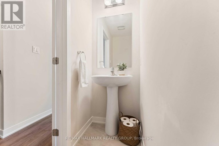 28974031/629-quilter-row/goulbourn-twp-from-franktown-rdsouth-to-rideau/ottawa/ontario/K0A2Z0_6