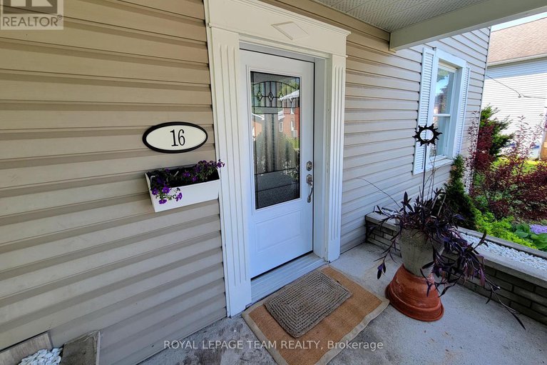 28427099/16-peter-street-s/maxville/north-glengarry/ontario/K0C1T0_3