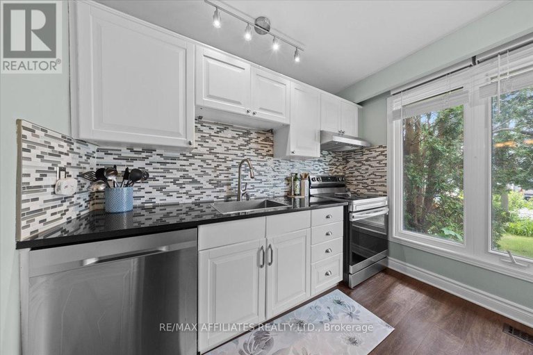 28649906/2530-autumn-hill-crescent/blackburn-hamlet-south/ottawa/ontario/K1B4M7_6