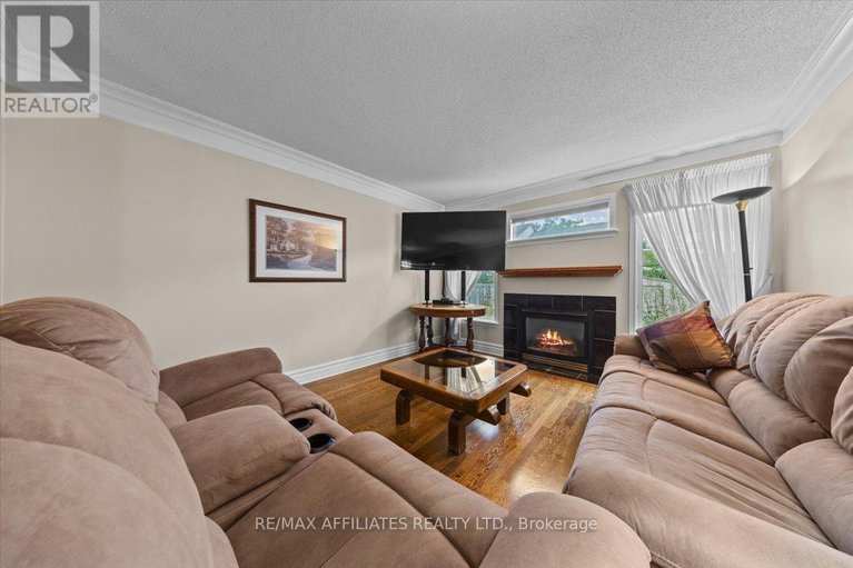 28777669/1639-trenholm-lane/fallingbrookpineridge/ottawa/ontario/K4A4B4_8
