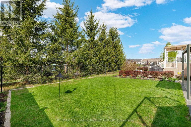 28308589/251-royal-landing-gate/north-grenville-twp-kemptville-south/north-grenville/ontario/K0G1J0_20