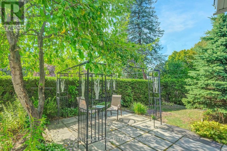28836979/29-qualicum-street/bruce-farmgraham-parkqualicumbellands/ottawa/ontario/K2H7H1_46