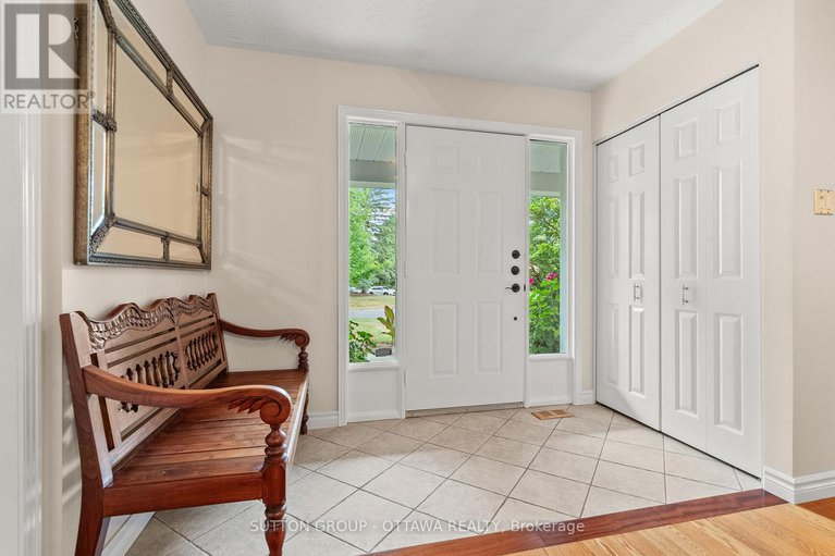 28824766/9-sundance-court/sheahan-estatestrend-village/ottawa/ontario/K2H8T4_5
