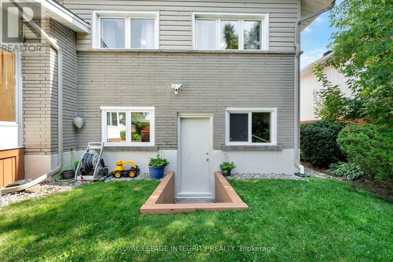 28621220/1150-albany-drive/bel-air-heights/ottawa/ontario/K2C2L3_37