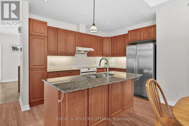 28655114/120-manorhill-private/urbandale-acres/ottawa/ontario/K1H2J4_10
