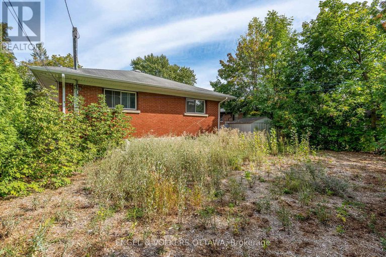 28886613/942-arkell-street/queensway-terrace-north/ottawa/ontario/K2B5R3_5