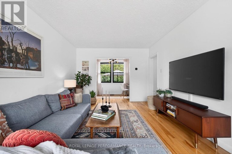 29685309/1948-othello-avenue/elmvale-acresurbandale/ottawa/ontario/K1G2A4_11