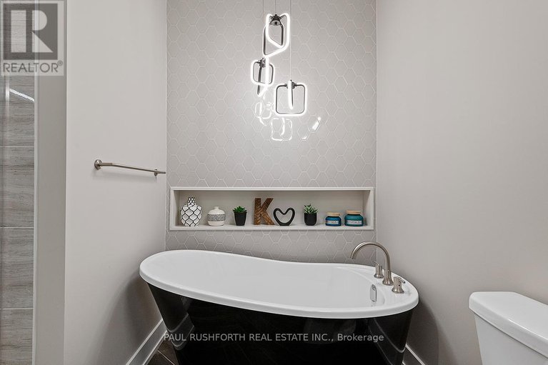 29071484/123-chandelle-private/carp/ottawa/ontario/K0A1L0_31