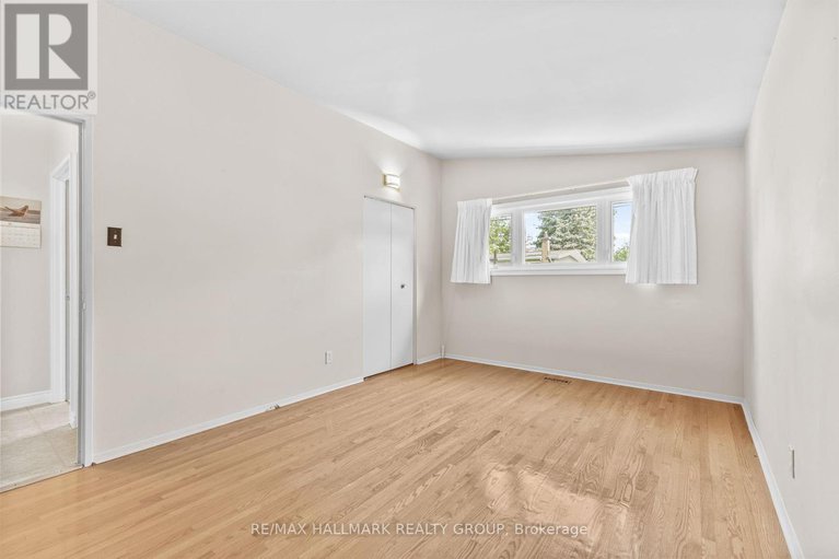 28611186/2234-bingham-street/elmvale-acresurbandale/ottawa/ontario/K1G2V7_23