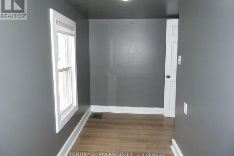 29482803/24-brouse-drive/iroquois/south-dundas/ontario/K0E1K0_25