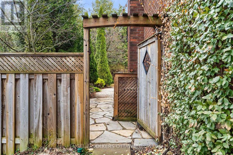 29629040/23-pinecone-trail/stittsville-central/ottawa/ontario/K2S1E1_34