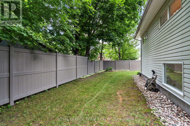 28660553/1952-fairbanks-avenue/alta-vistafaircrest-heights/ottawa/ontario/K1H5Y4_33