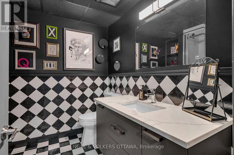 28458762/8-roselawn-court/craig-henrywoodvale/ottawa/ontario/K2G4J2_38