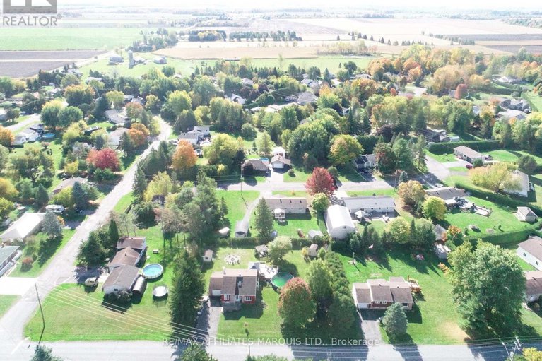 29034285/21-ste-therese-boulevard/embrun/russell/ontario/K0A1W0_5