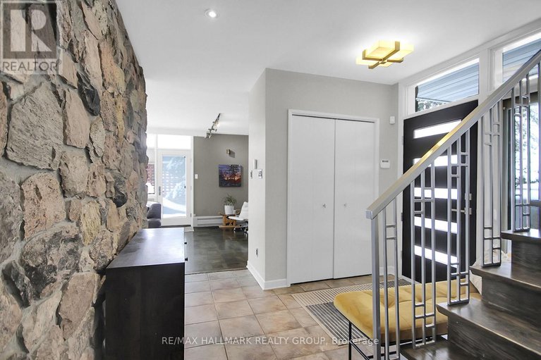 28150348/10-qualicum-street/bruce-farmgraham-parkqualicumbellands/ottawa/ontario/K2H7G8_15