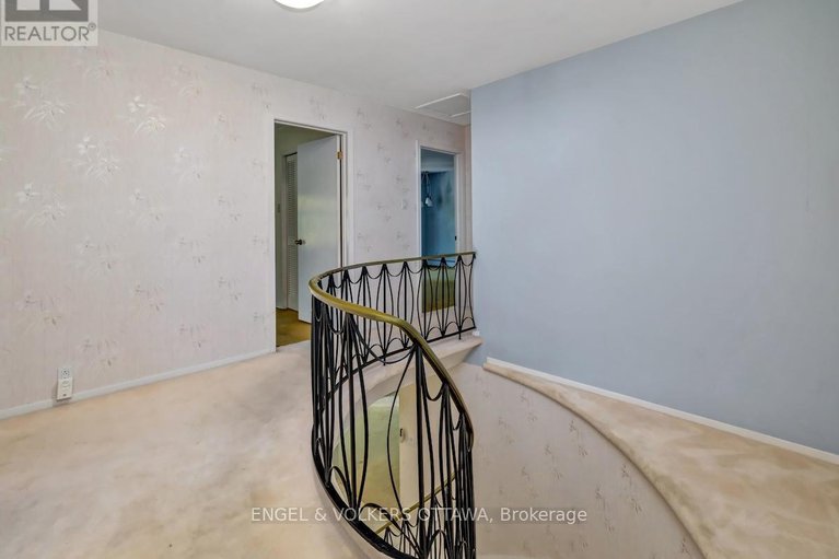 28544355/968-sadler-crescent/whitehaven/ottawa/ontario/K2B5H7_28