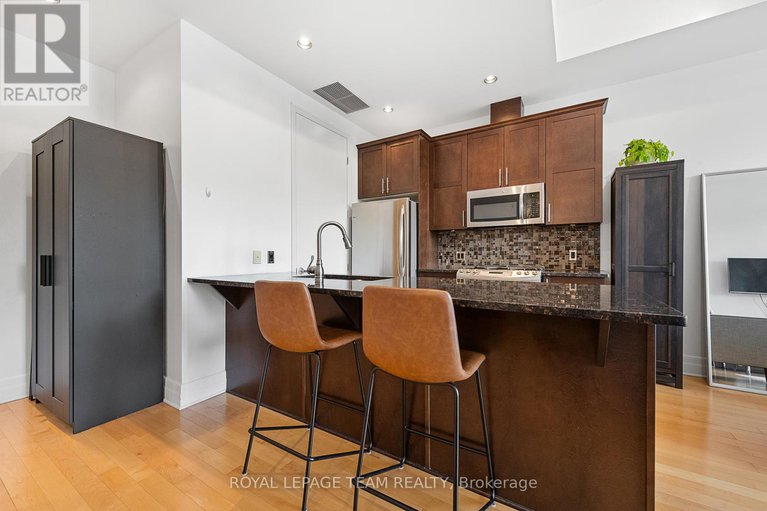 28587284/210-327-breezehill-avenue-s/west-centre-town/ottawa/ontario/K1Y1R6_6