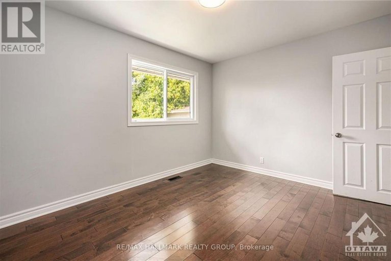 28603741/1680-fisher-avenue/borden-farmstewart-farmcarleton-heightsparkwood-hills/ottawa/ontario/K2C1X7_13