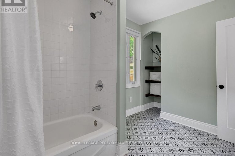 28776401/405-allen-boulevard/vanier/ottawa/ontario/K1L7B6_23