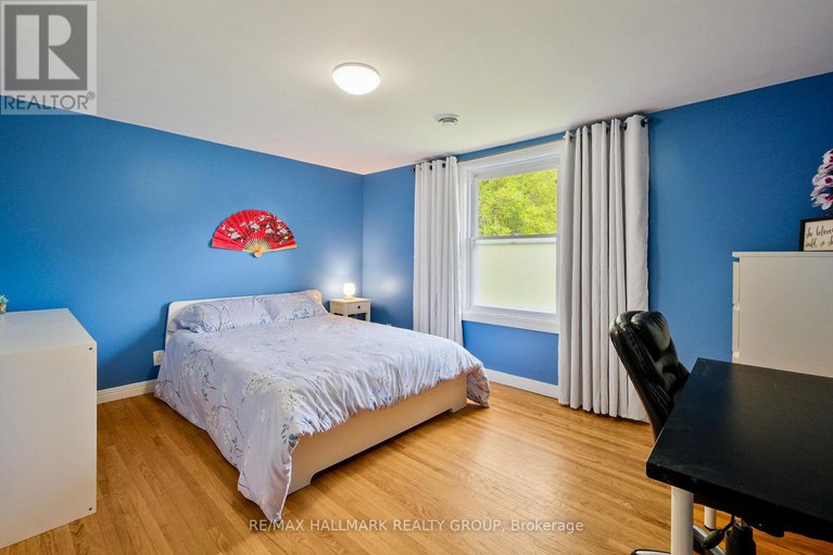 28552102/1430-royal-maple-drive/cumberland-ridge/ottawa/ontario/K4C1B5_25