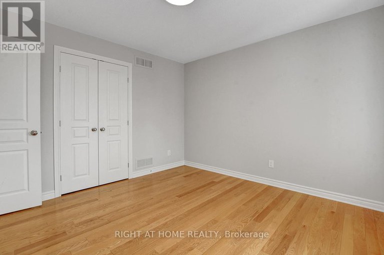 28703560/510-summerhill-street/riverside-southgloucester-glen/ottawa/ontario/K4M0B4_34