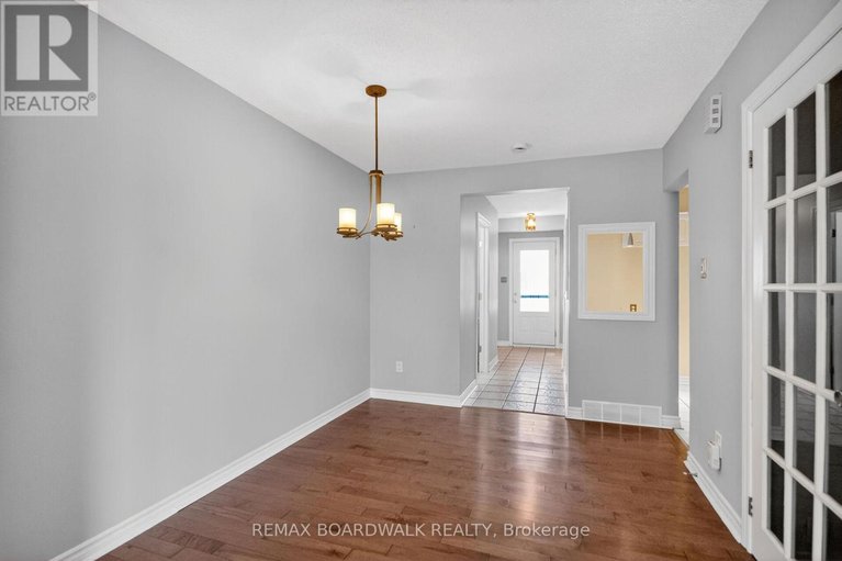 29631192/10-47-sunridge-lane/on-the-green/ottawa/ontario/K2J2N9_7