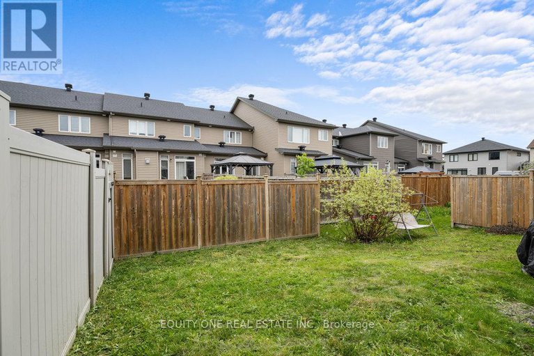 28348063/704-brian-good-avenue/riverside-southgloucester-glen/ottawa/ontario/K4M0C1_27