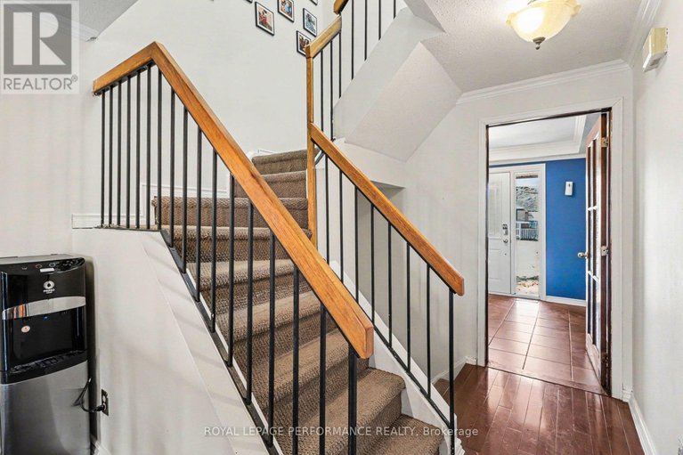 29586138/7004-bilberry-drive/convent-glen-north/ottawa/ontario/K1C3R6_12