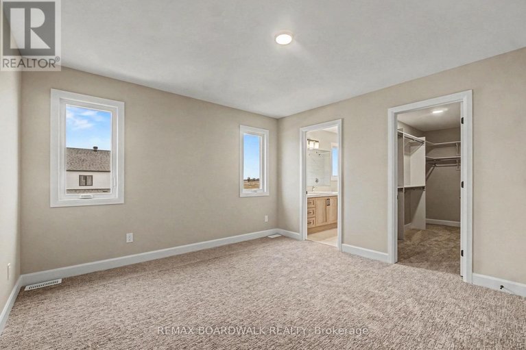 29490953/404-falcon-lane/village-of-russell/russell/ontario/K4R1E5_15