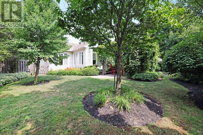 28678446/10-ladybirds-crescent/stittsville-north/ottawa/ontario/K2S1Z6_37