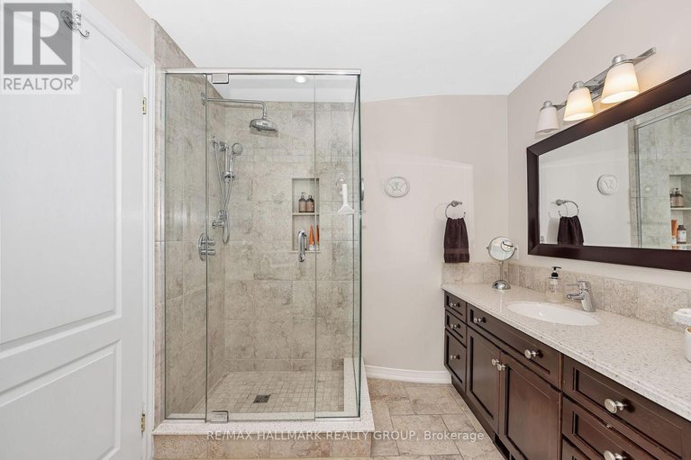 29624952/1850-thornecrest-street/chapel-hill/ottawa/ontario/K1C6K8_27