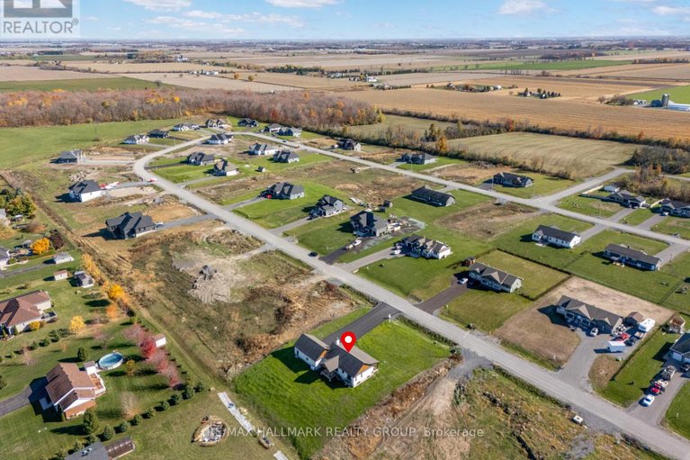 29081851/208-trudeau-crescent/russell-twp/russell/ontario/K4R1E5_30