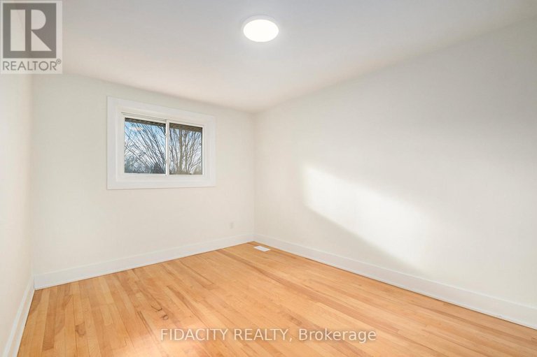 28516012/1030-maitland-avenue/braemar-park/ottawa/ontario/K2C2B6_16