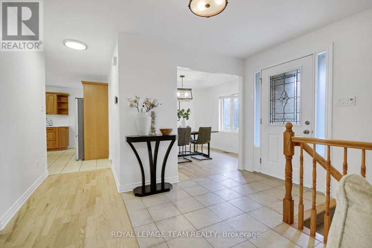 28297086/5719-stuewe-drive/manotick-east-to-manotick-station/ottawa/ontario/K4M1L2_7