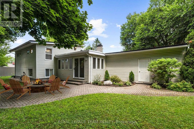 28660553/1952-fairbanks-avenue/alta-vistafaircrest-heights/ottawa/ontario/K1H5Y4_35