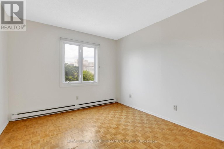 28548076/202-158-b-mcarthur-avenue/vanier/ottawa/ontario/K1L8C9_19