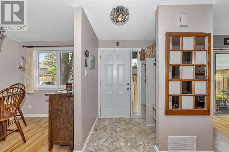 28418354/92-1643-du-sommet-place/chateauneuf/ottawa/ontario/K1C4Z9_10