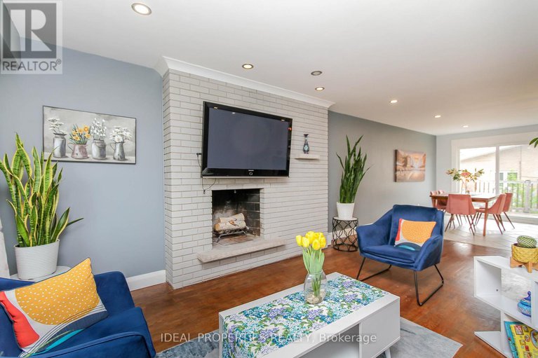 29212818/1326-tara-drive/copeland-park/ottawa/ontario/K2C0S7_8